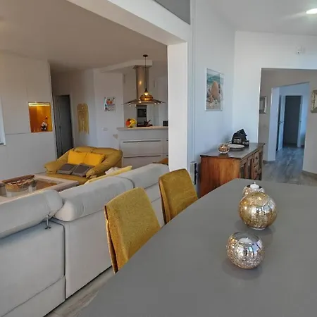 Luxury 2 Bedrooms Norton With Amazing Views In *